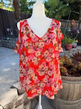 CAbi Floral Cold-Shoulder V-Neck Women’s Top - Red Pink